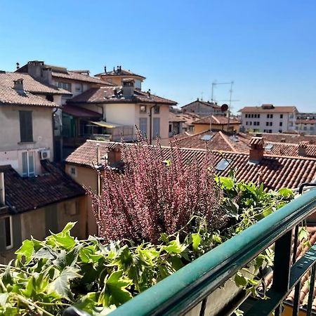2-Bedroom Flat In The Heart Of Bergamo City Centre Esterno foto