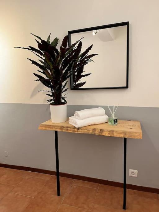 2-Bedroom Flat In The Heart Of Bergamo City Centre Esterno foto